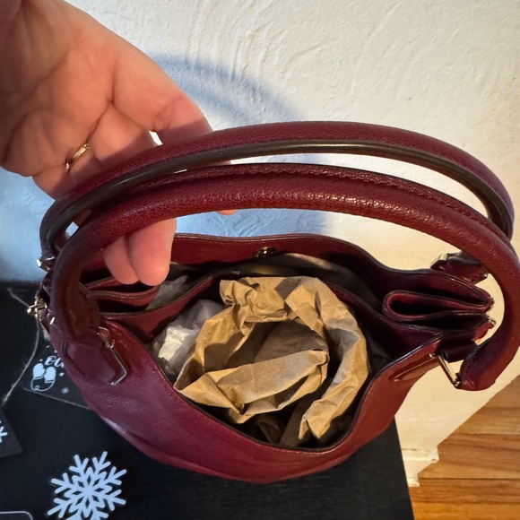 EUC Michael Kors Vanessa medium leather shoulder tote bag in a burgundy - Picture 7 of 17